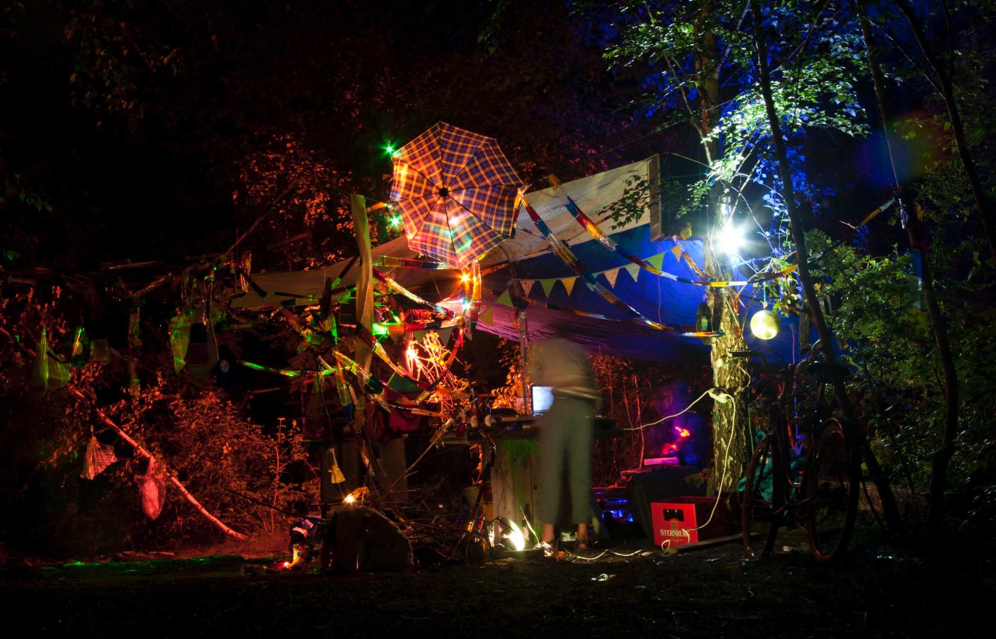 Outdoorparty im alten Gleisbett Bruecke Richard Lehmann Strasse am 24062013 84491