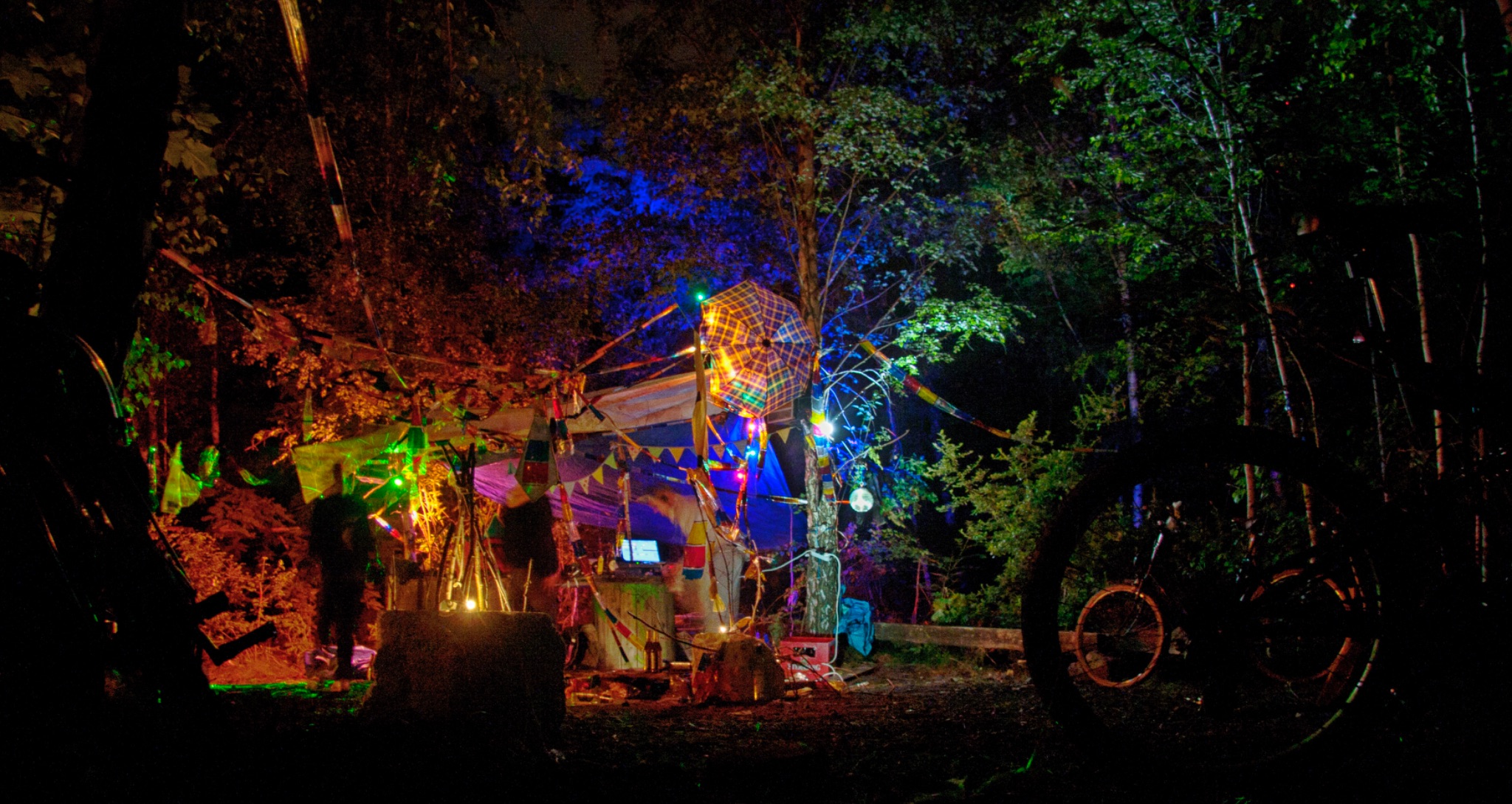 Outdoorparty im alten Gleisbett Bruecke Richard Lehmann Strasse am 24062013 84521