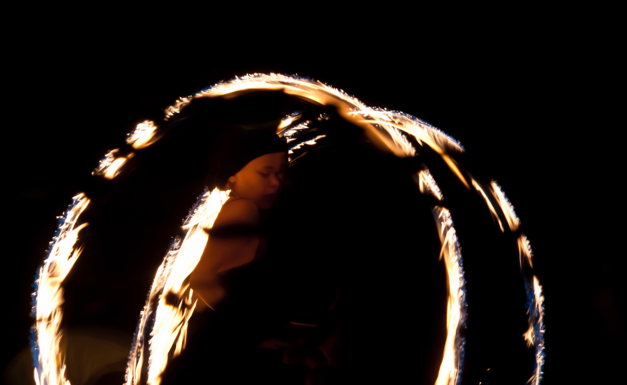 Party von Luke und Frobi an der Brucke Richard Lehmann Strasse Maya macht Feuershow 25993