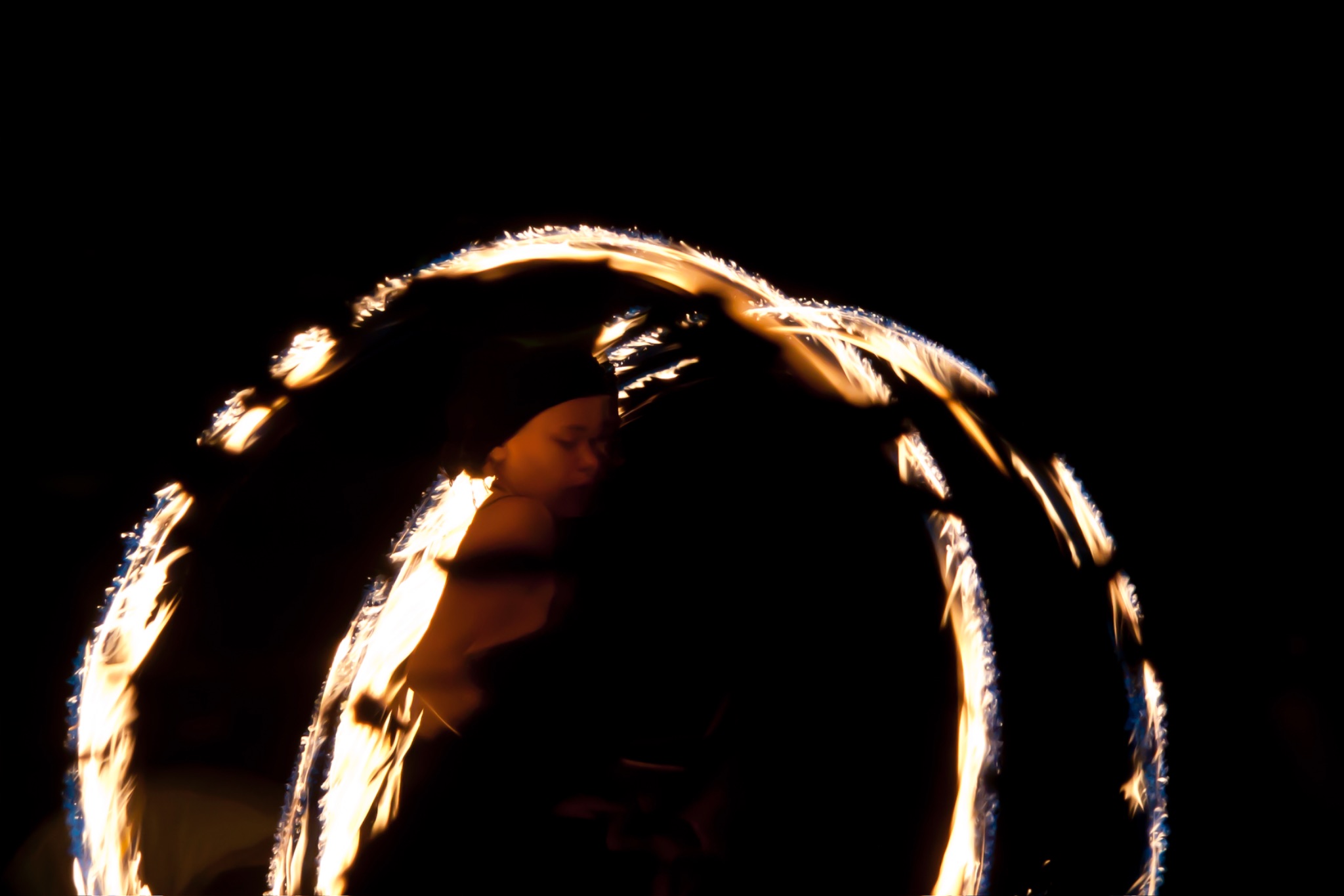 Party von Luke und Froebi an der Bruecke Richard Lehmann Strasse Maya macht Feuershow 25992